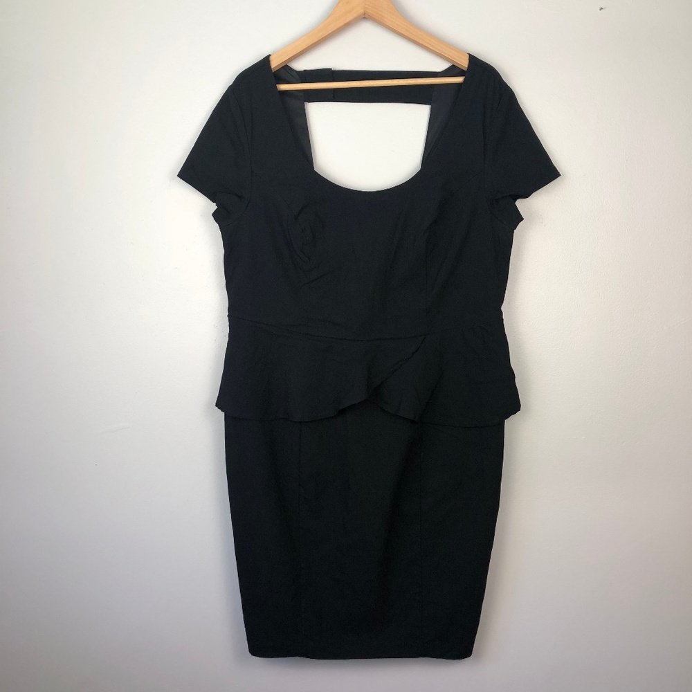 ✨HP✨ TORRID Form Fitting Peplum Sheath Dress Sz 20